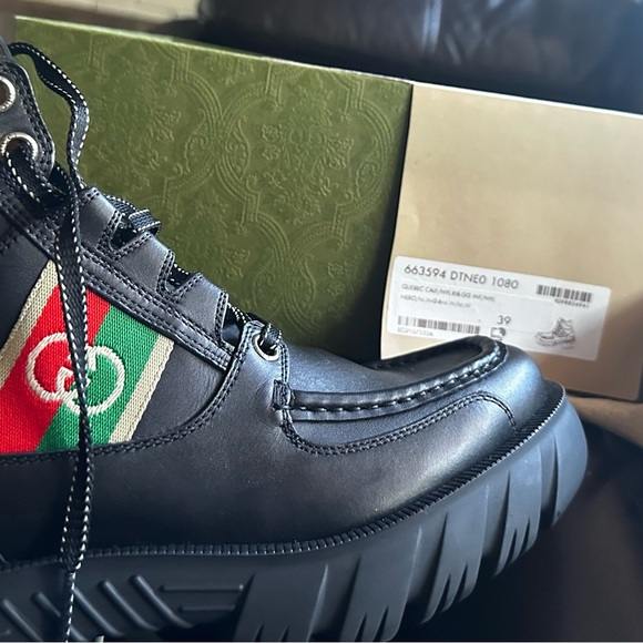 Black leather authentic Gucci ankle boot - Picture 7 of 11